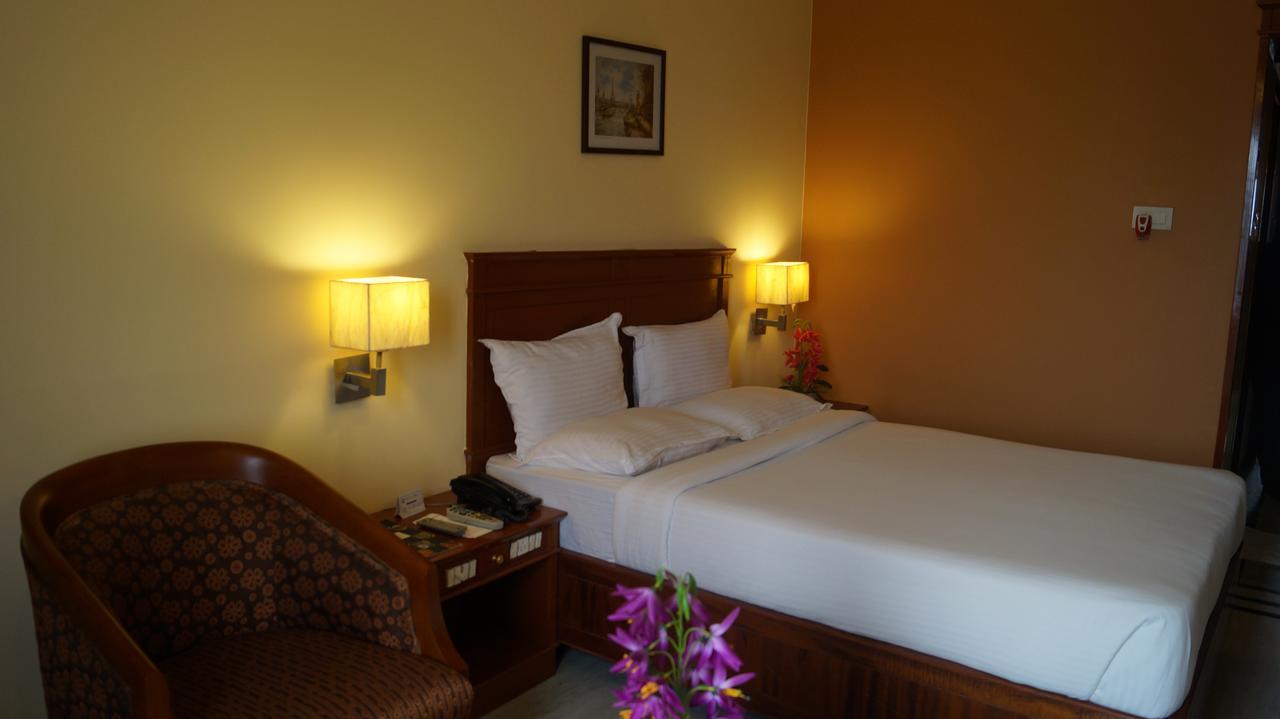 Hotel Grand Palace Ченнаї Екстер'єр фото