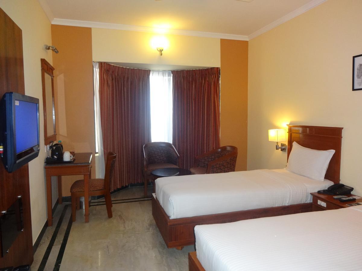 Hotel Grand Palace Ченнаї Екстер'єр фото
