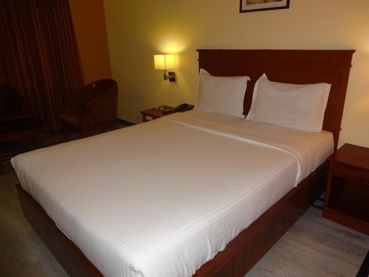 Hotel Grand Palace Ченнаї Екстер'єр фото