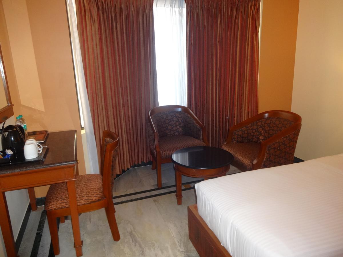 Hotel Grand Palace Ченнаї Екстер'єр фото