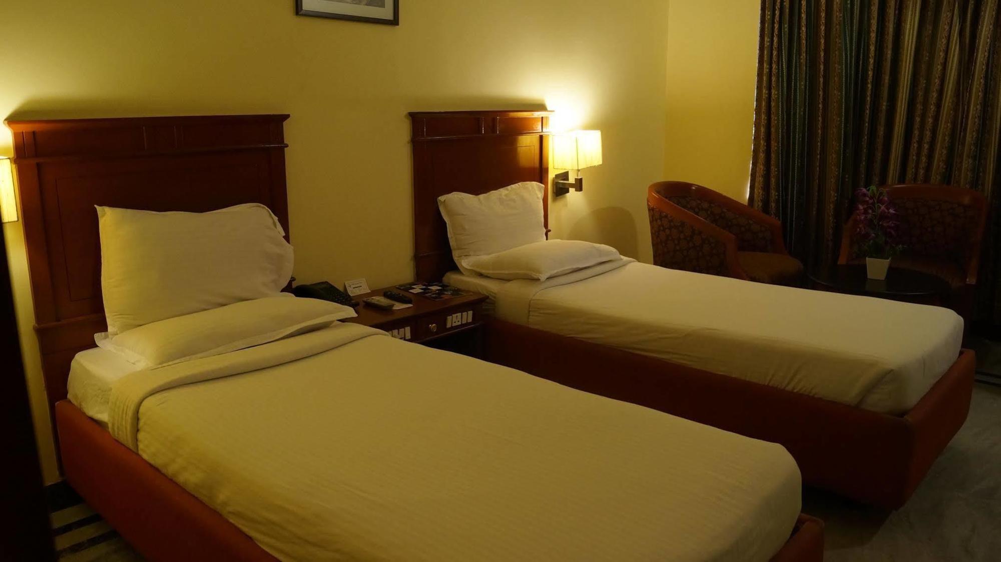 Hotel Grand Palace Ченнаї Екстер'єр фото